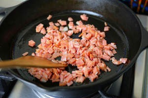养生食补西兰花培根奶油浓汤的做法
