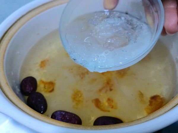 蔓越莓桃胶雪燕羹