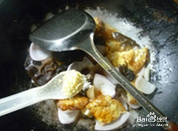 如何制作黑木耳洋葱炒荷叶蛋
