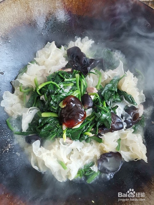 菠菜炖双耳的做法