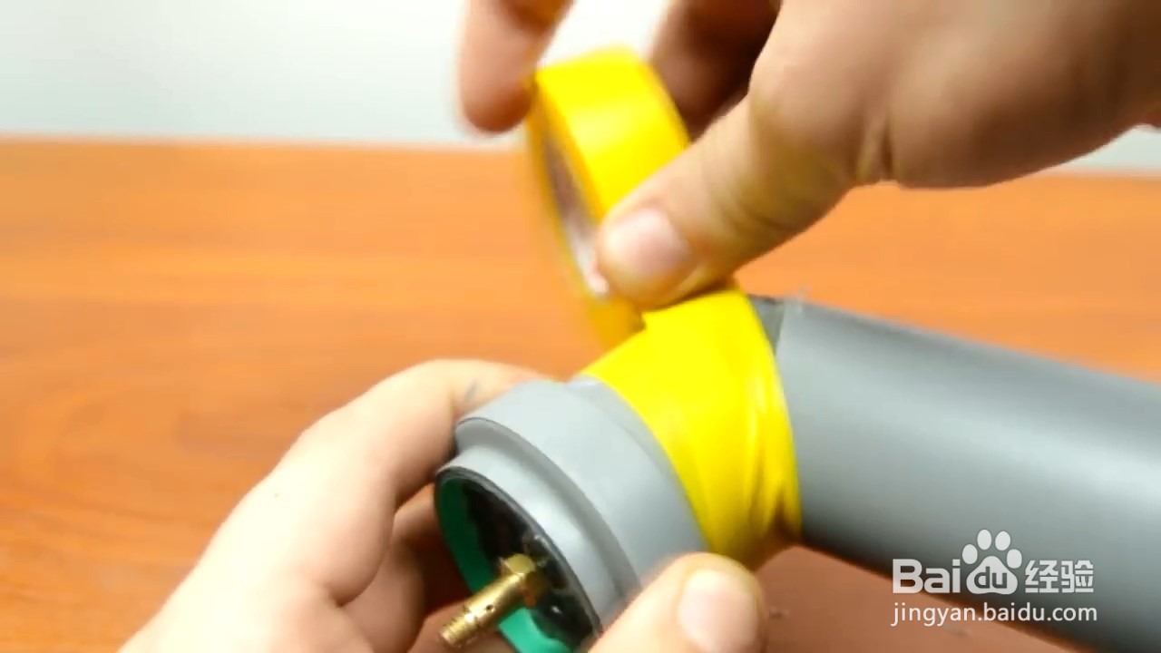 自己用管子和光盘就能做一个切割器,省钱又方便
