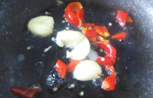 怎么做美味好吃的嫩姜爆猪头皮