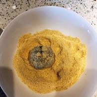 制作玉米面菜团子