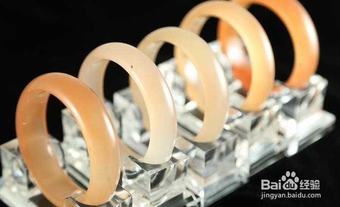 白色金丝玉手镯真假图解