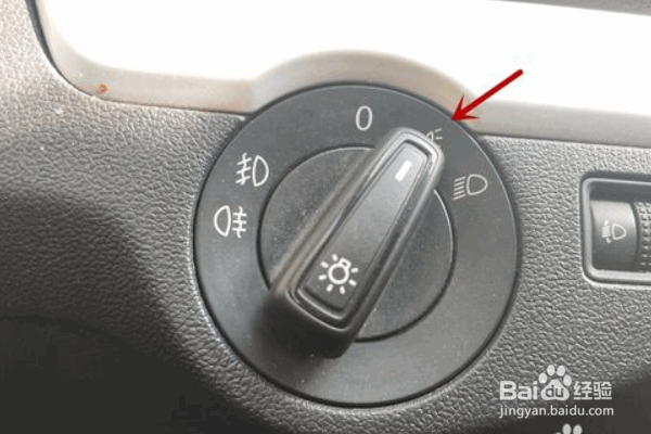 汽车远光灯和近光灯怎么切换？