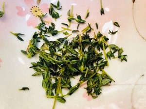 怎么做橄榄油鲜蒜百里香法棍片