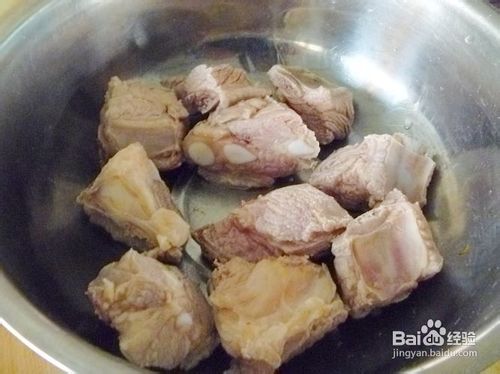 【养生汤煲】秋季养生佳品---萝卜排骨汤