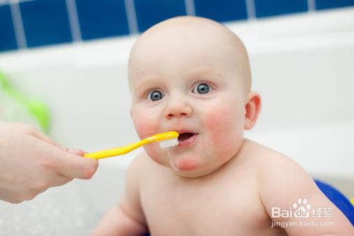 怎么刷牙牙齿会变白