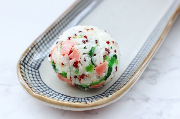 三色藜麦青菜饭团