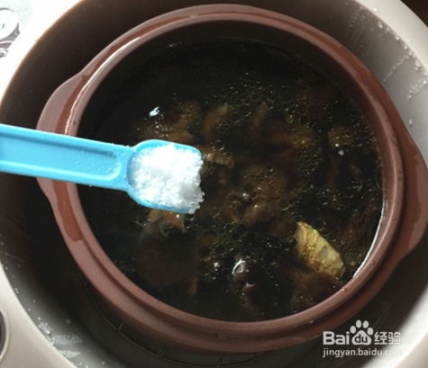 鲜香野生榛蘑煲排骨汤