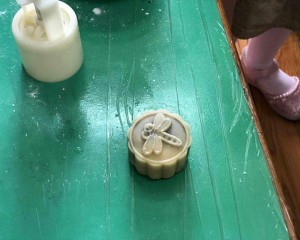 蛋黄豆沙月饼的做法