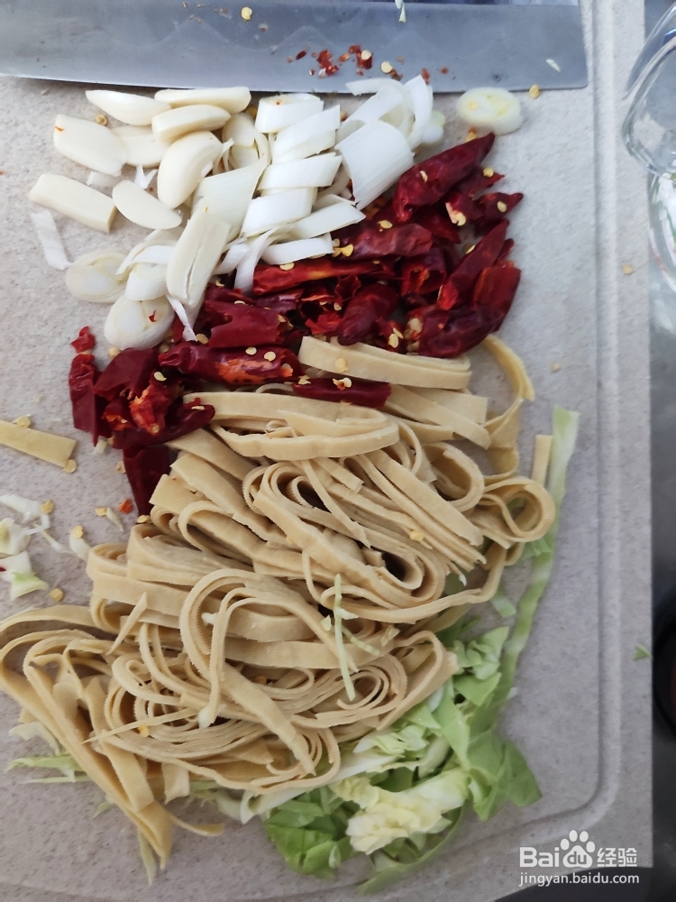 超级过瘾的鸡丝包菜豆皮魔芋丝