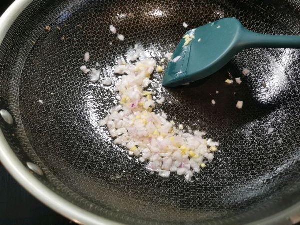 孔雀开屏椒盐虾