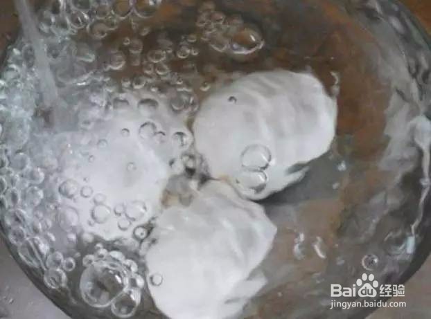 煮鸡蛋防止鸡蛋破裂的方法
