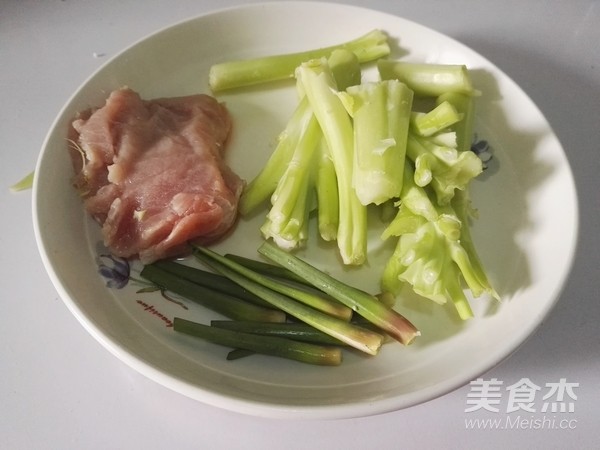 肉片花菜梗的做法