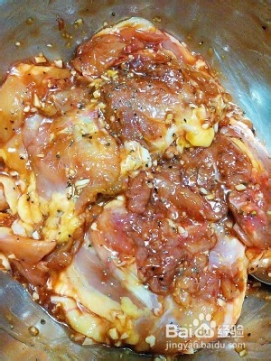 怎么做黑胡椒叉烧脆皮鸡肉卷