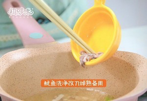 食补佳品鱿鱼四季豆小炒的做法