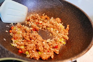 养生食补榄菜肉末四季豆的做法
