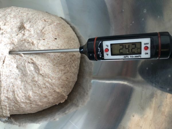 一次性发酵亚麻籽黑麦面包