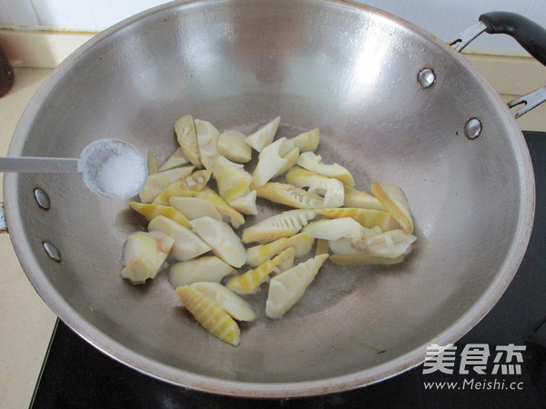荠菜笋片干贝羹