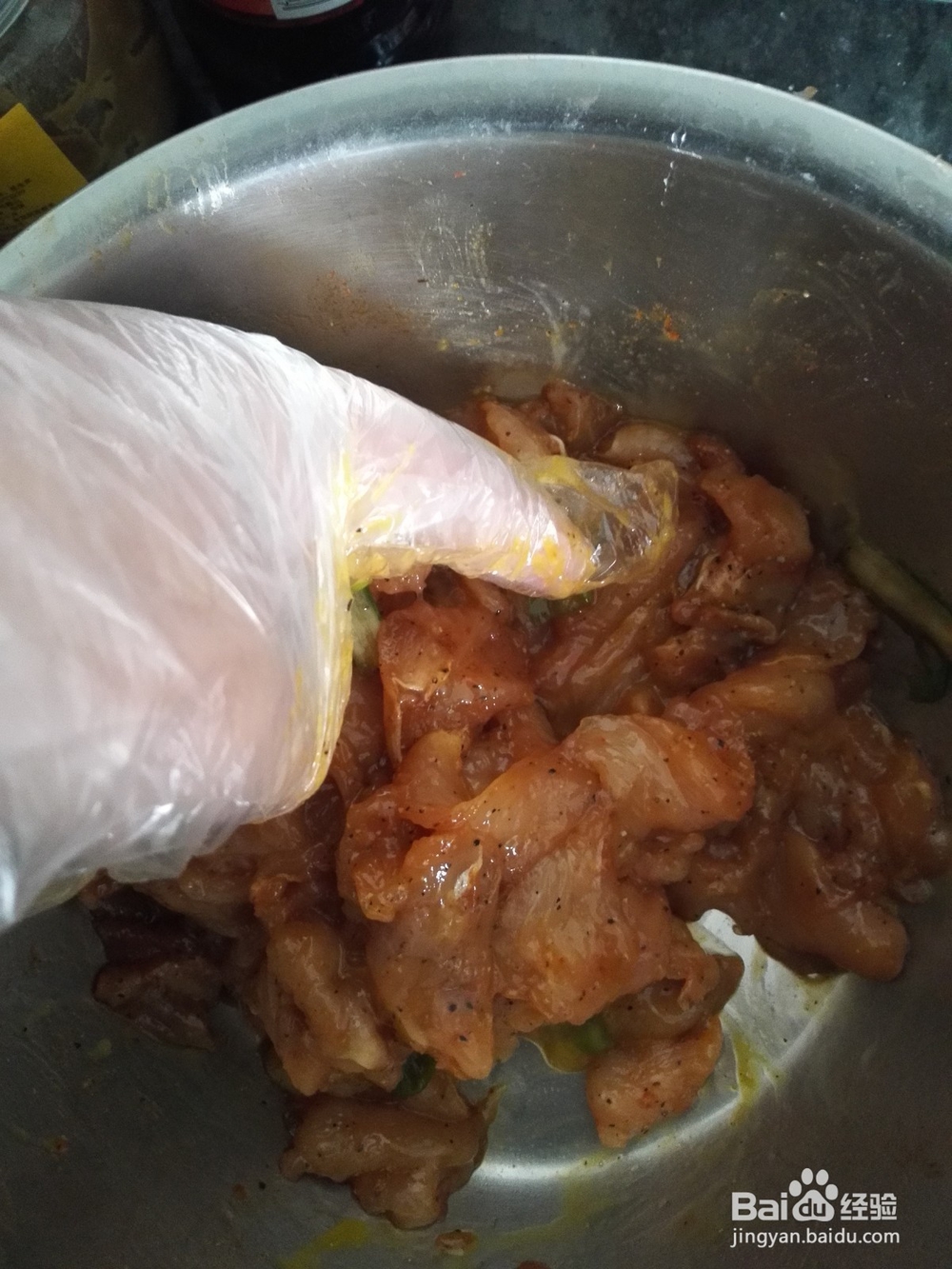 如何用鸡蛋给鸡胸肉裹上“外皮”