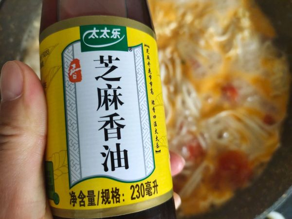 西红柿鸡蛋热汤面