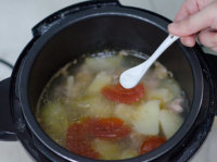 懒人也能煲好汤——排骨炖土豆