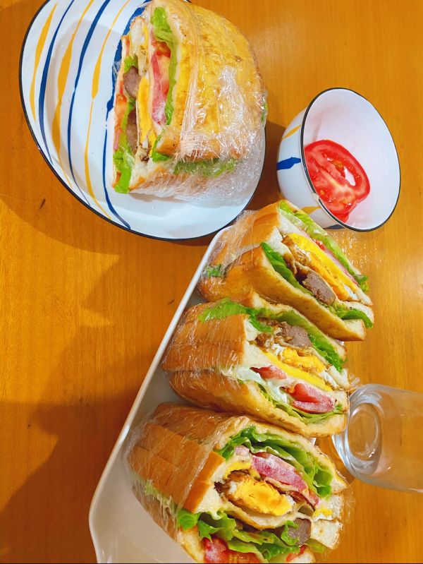 嫩牛肉火腿三明治