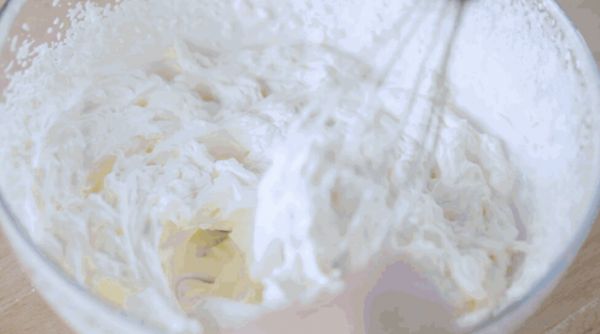 酸奶草莓冰淇淋