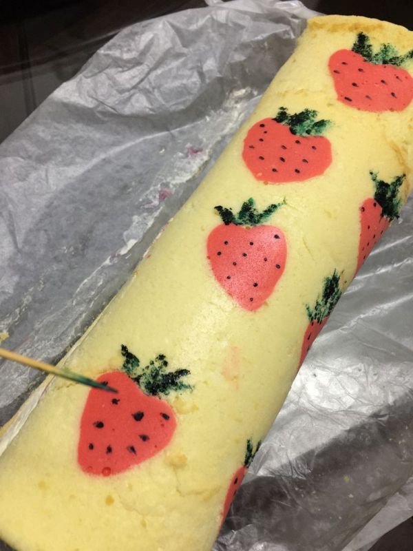 草莓奶油蛋糕卷