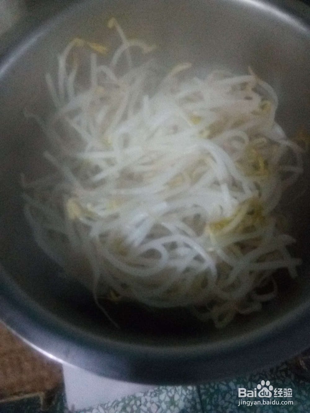 大蒜碎香菜拌绿豆芽