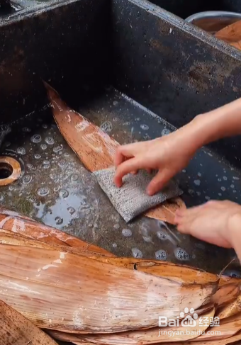 怎么做腊肠杂粮竹筒饭？