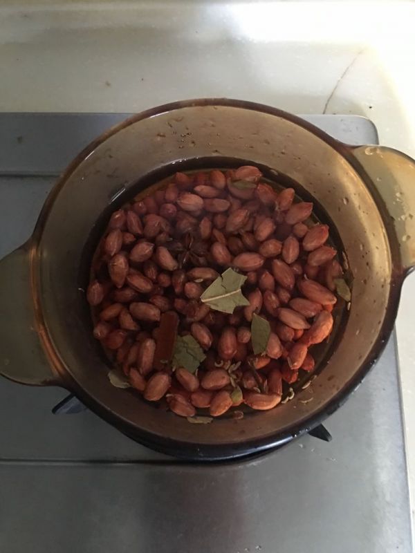 杂蔬五香花生米