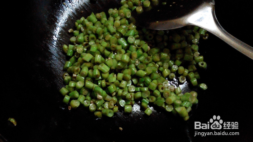 肉末豆角的家常做法。