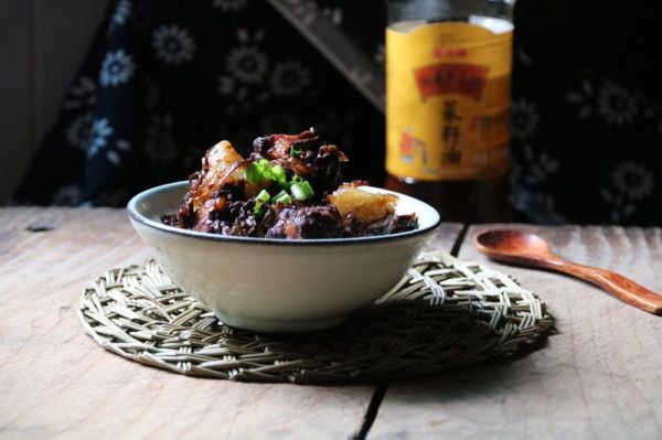 梅干菜粽子烧排骨