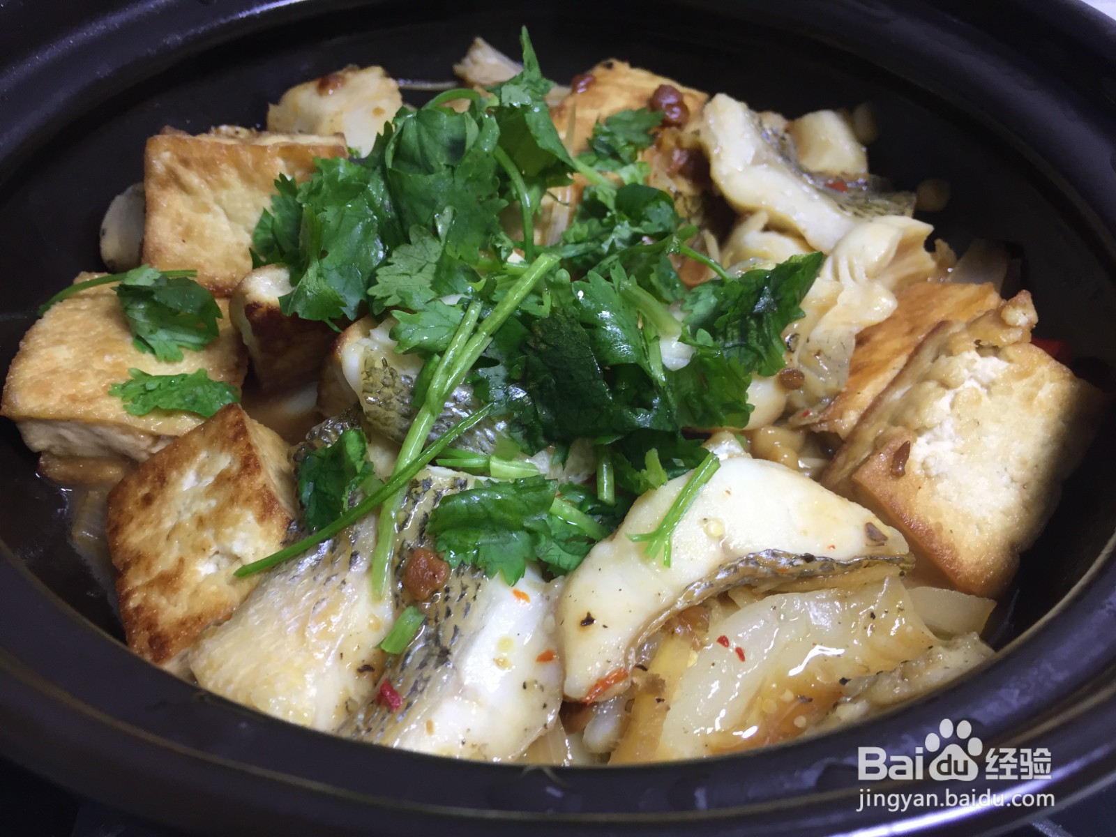 金针菇鲈鱼豆腐煲