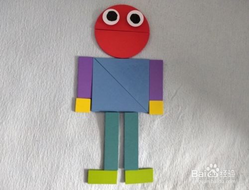 在三角形下面,放上两组上下挨着的长方形,绿色长方形,如图.