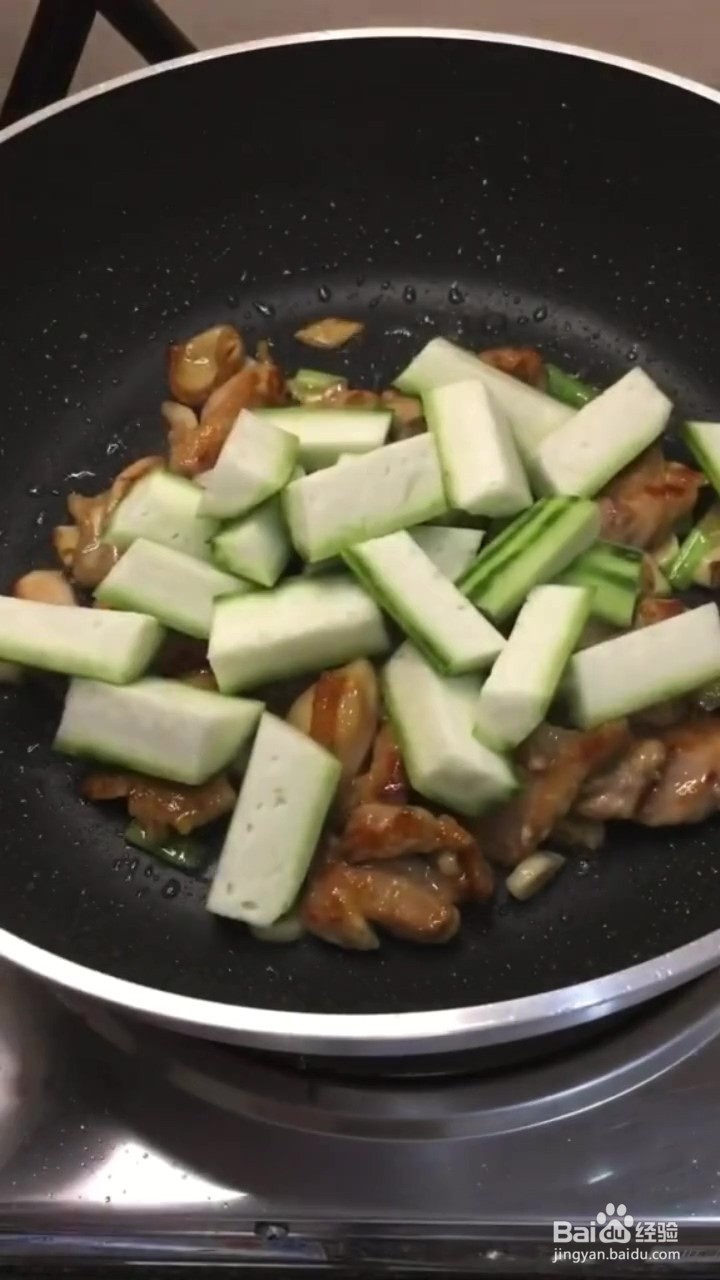 如何制作丝瓜炒鸡肉