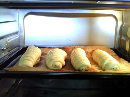 豆沙毛毛虫面包