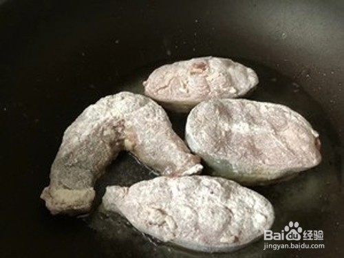 如何制作酱汁焖鱼