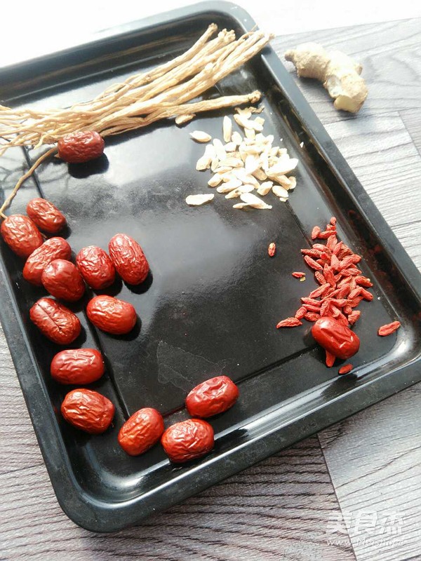 药材炖土鸡汤