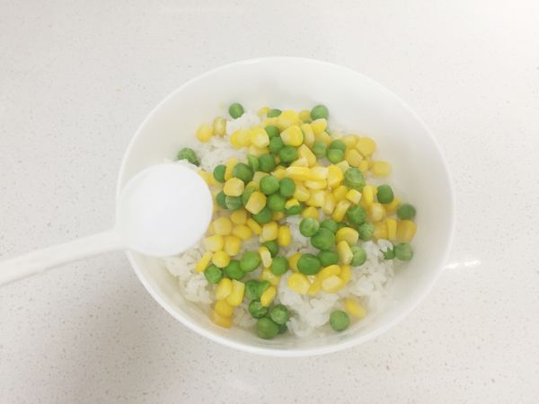 青豌豆肉松饭团