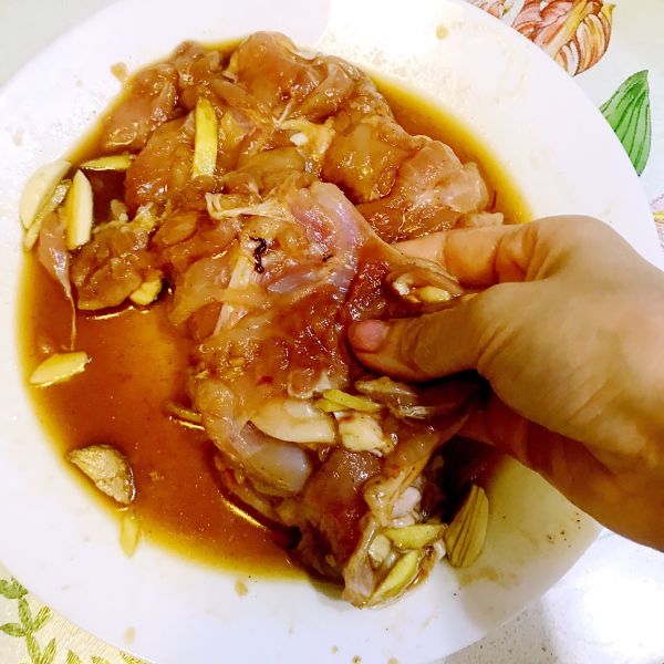 黑椒鸡腿肉芝士菠萝堡