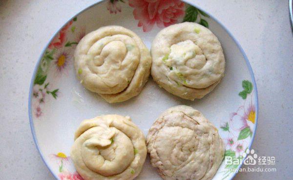 一步步做馋嘴的煎蛋葱油饼