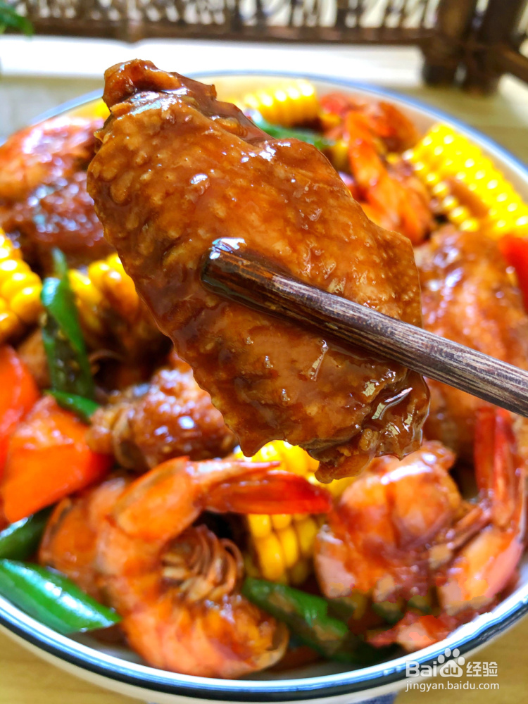 鲜虾鸡翅玉米煲的做法