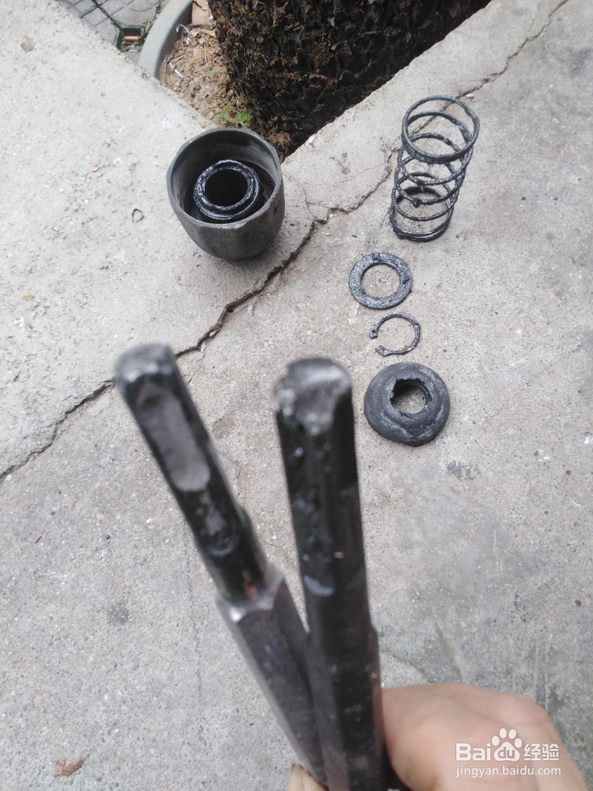 电锤装不进退不出钻头如何修理？