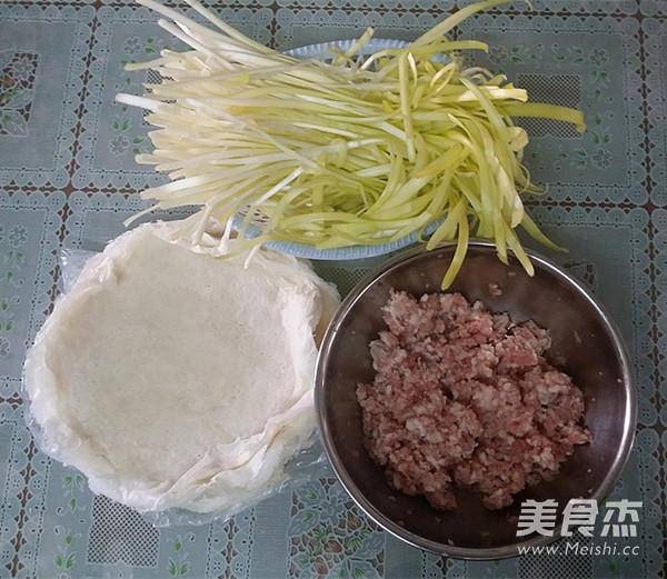 黄金万两-韭黄猪肉春卷