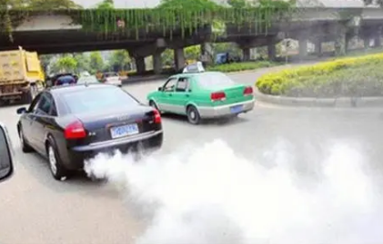 国五柴油车尾气酸臭怎么处理