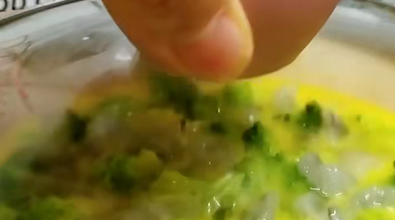 低脂西兰花虾仁蛋饼怎么做？