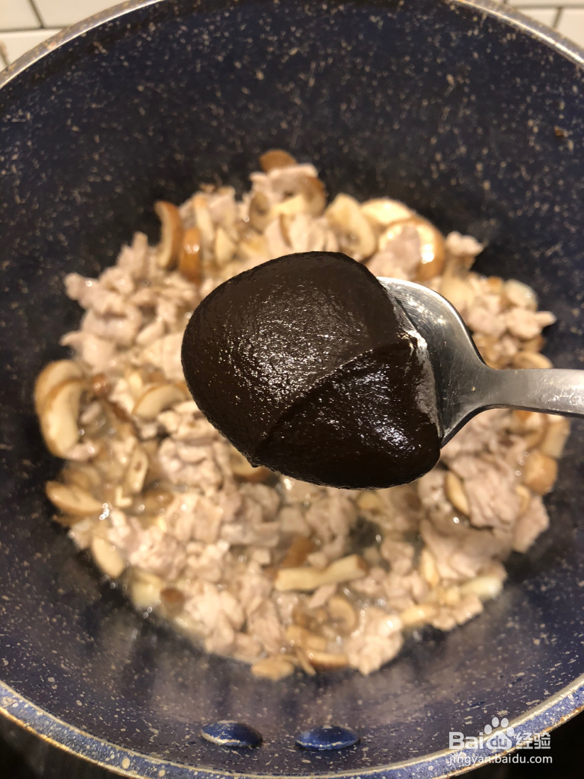 蘑菇炸酱面的做法